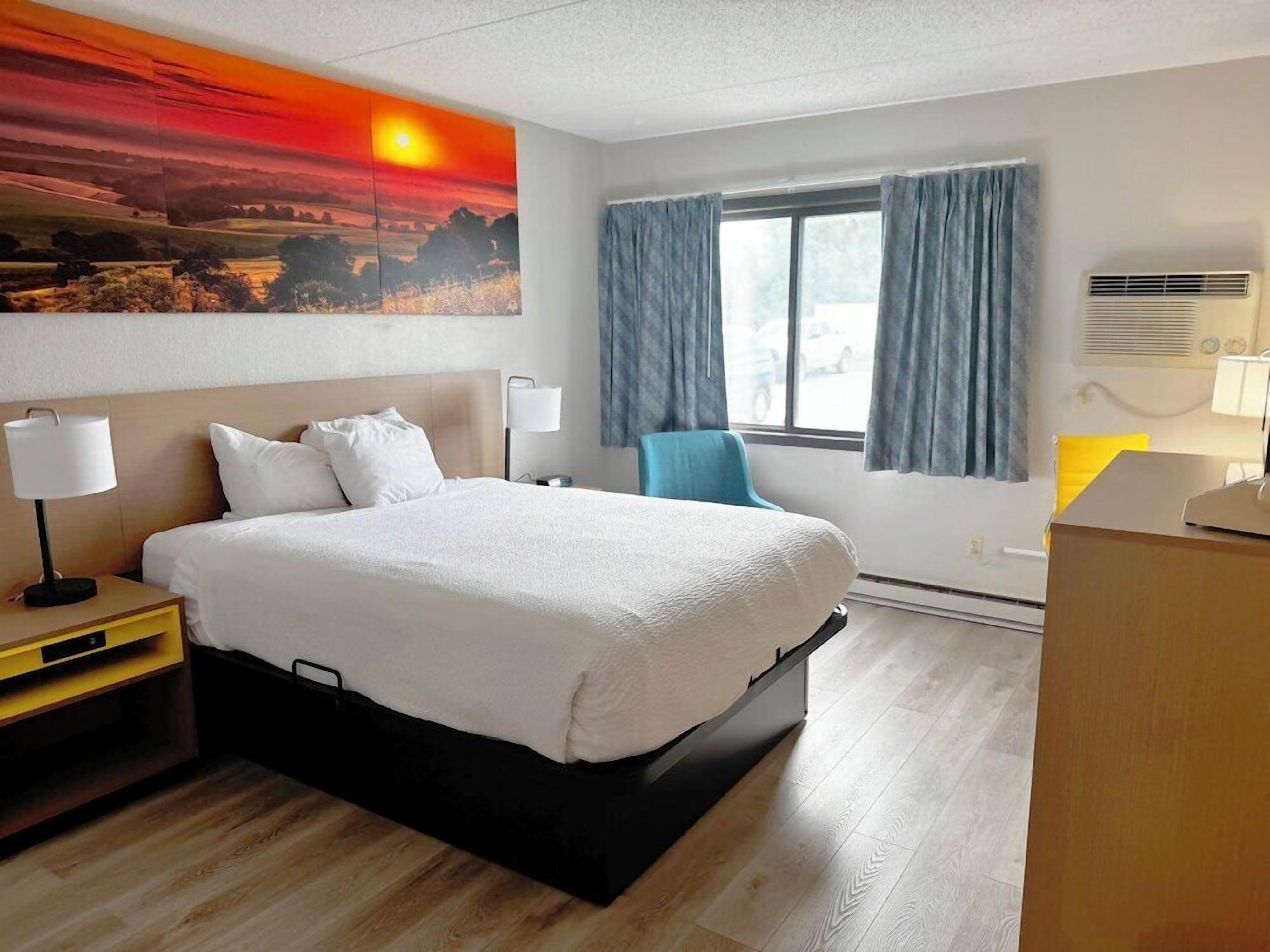 Desk, blackout curtains, free cots/infant beds, WiFi