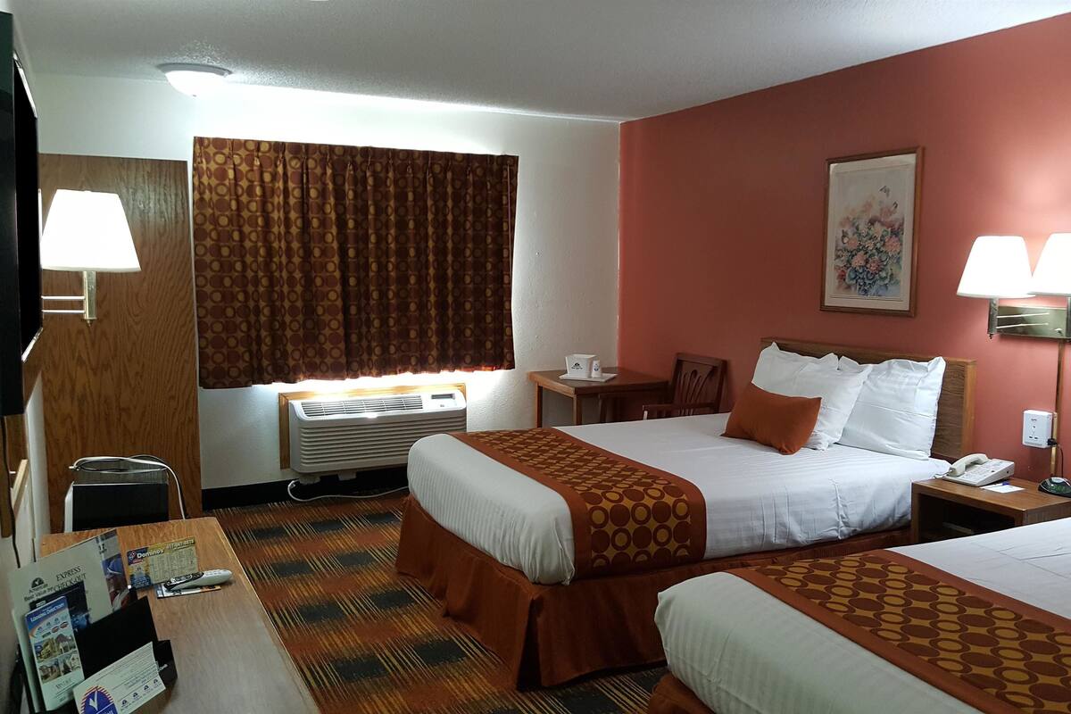 Desk, free WiFi, bed sheets