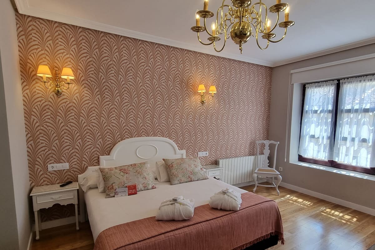 Family Room | In-room safe, desk, soundproofing, free WiFi