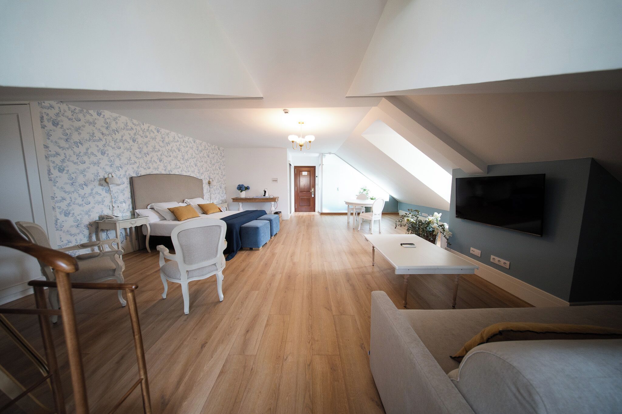 superior double room (deluxe) | in-room safe, desk, soundproofing, free wifi