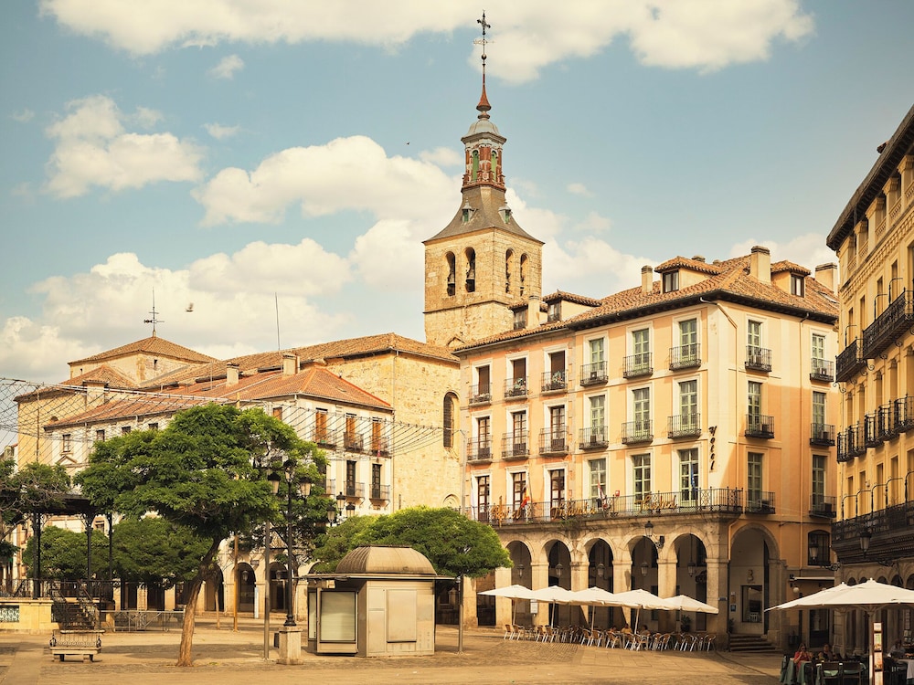 Hotel Infanta Isabel by null