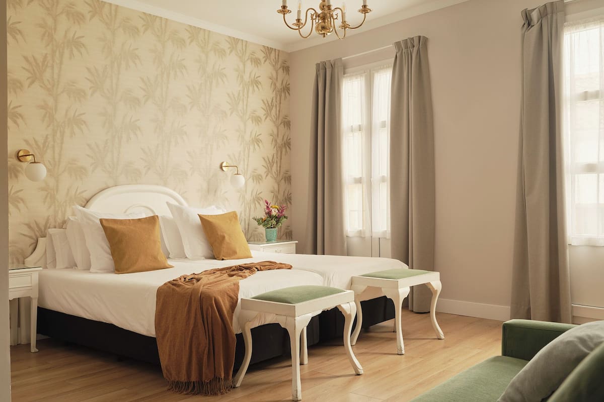 In-room safe, desk, soundproofing, free WiFi