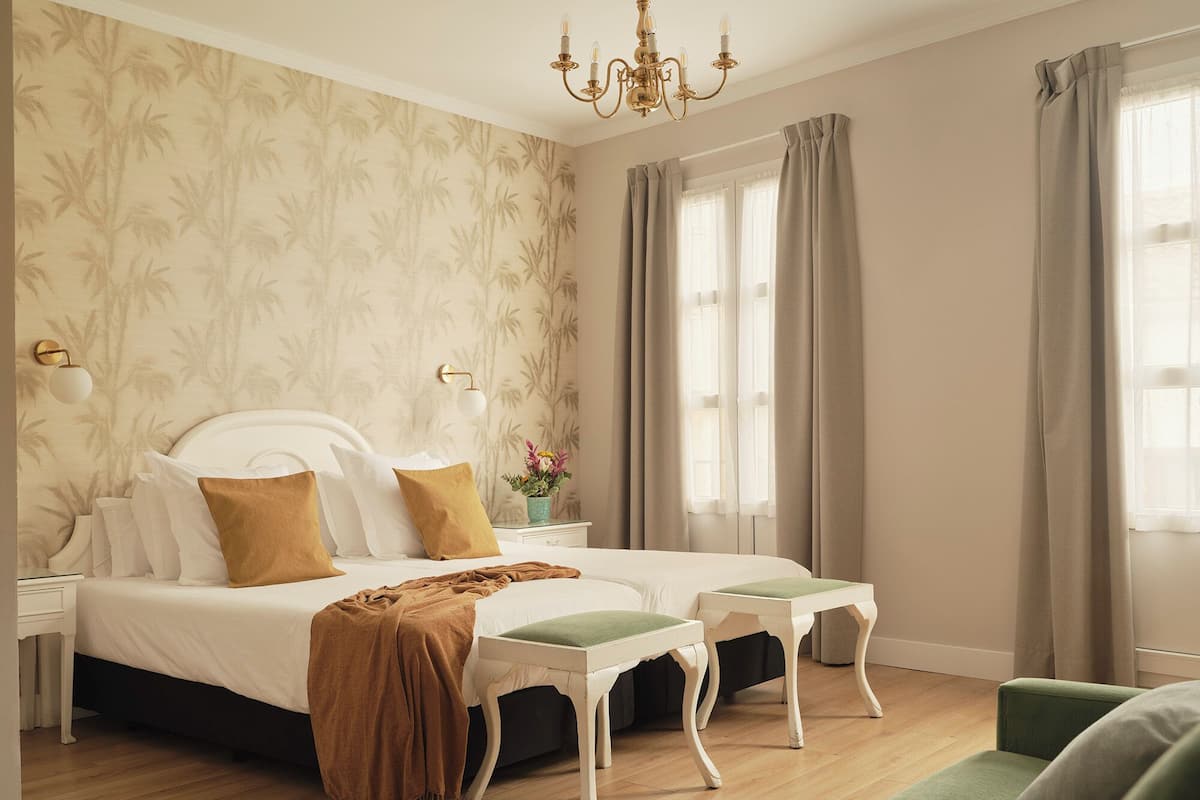Triple Room | In-room safe, desk, soundproofing, free WiFi