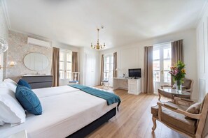 Chambre supérieure, vue sur la ville | 1 chambre, coffre-fort, bureau, système d’insonorisation