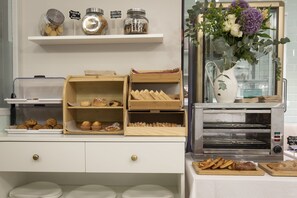 Desayuno buffet (EUR 10.50 por persona) 