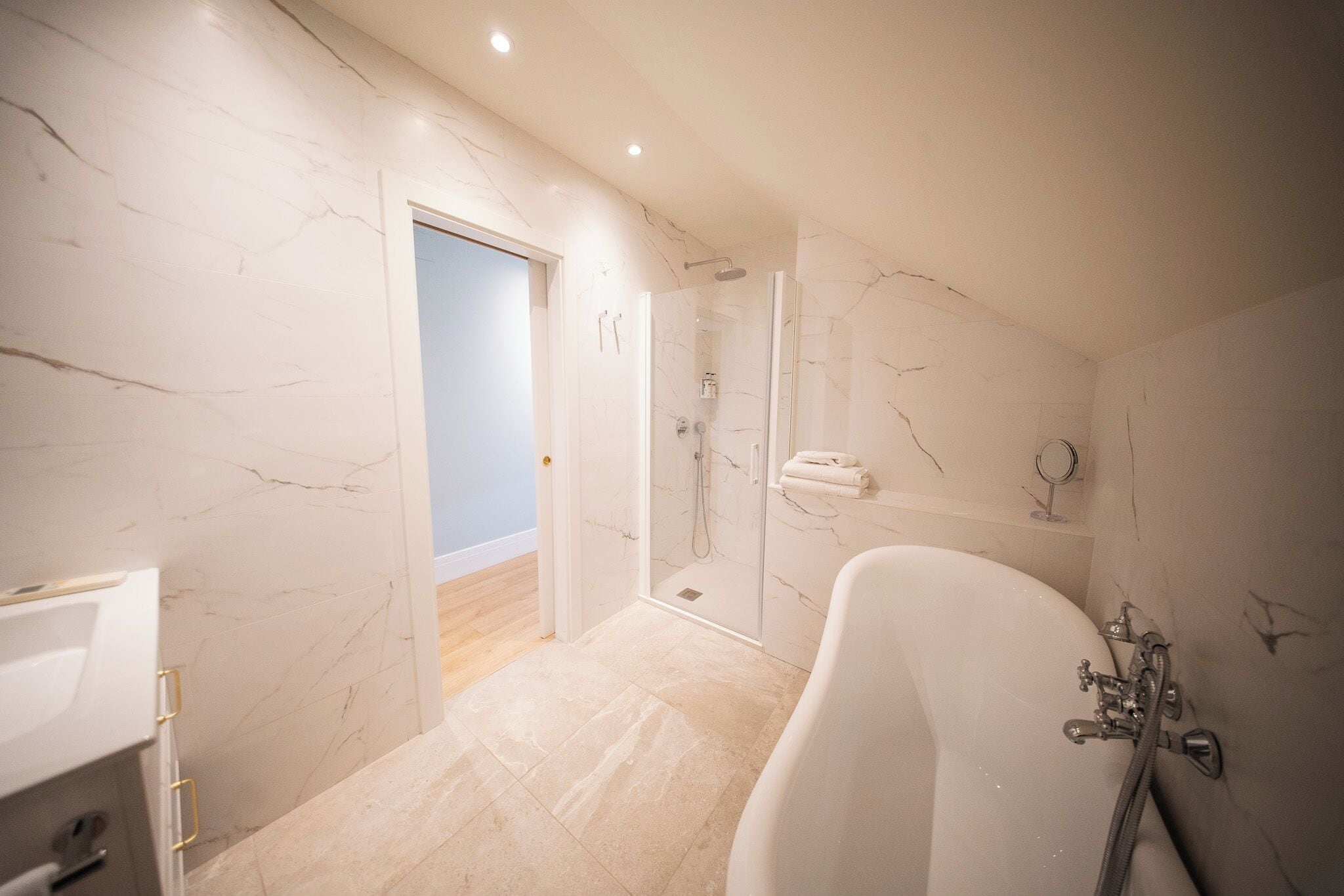 standard room | bathroom | towels