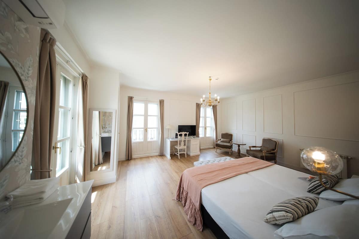 In-room safe, desk, soundproofing, free WiFi
