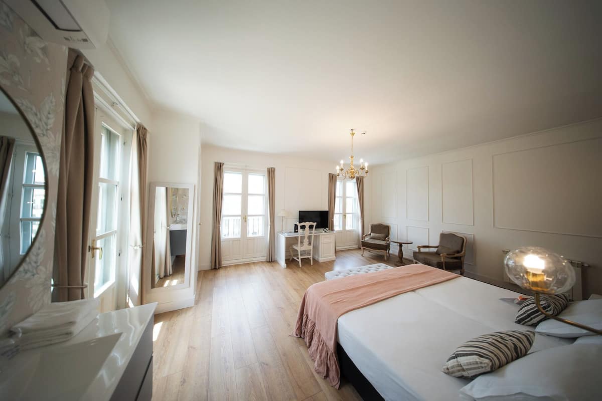 Superior Room, City View | In-room safe, desk, soundproofing, free WiFi