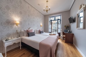 Double Room, City View | In-room safe, desk, soundproofing, free WiFi - Hotel Infanta Isabel (Segovia)