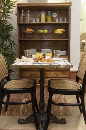 Buffet déjeuner (10.50 EUR par personne)