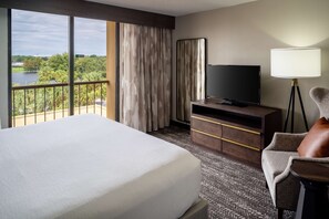 1 King Bed Suite Lake view | 1 bedroom, hypo-allergenic bedding, in-room safe, desk - Embassy Suites by Hilton Orlando North (Altamonte Springs)