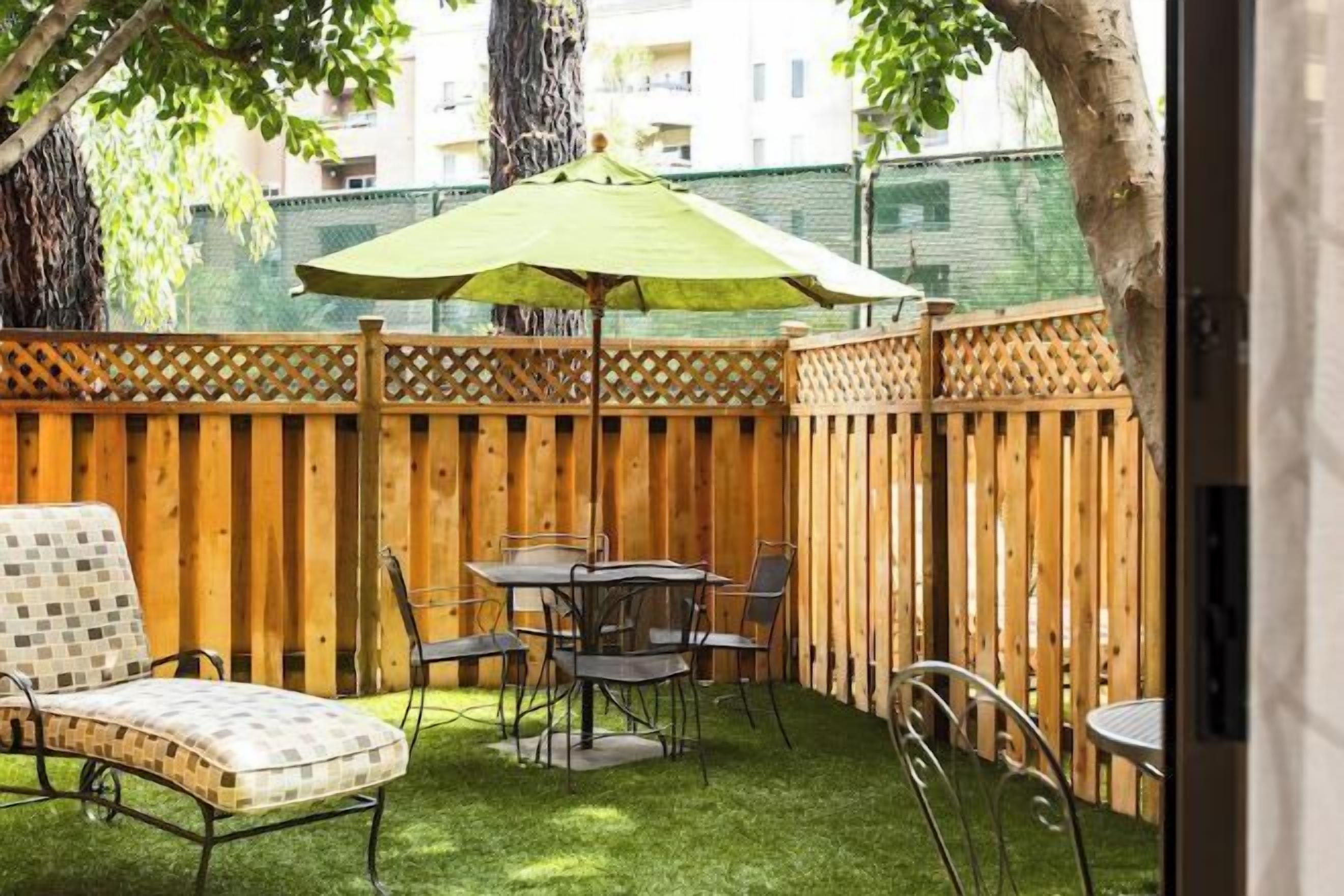 Outdoor dining | Breakfast, lunch, dinner served; local cuisine 