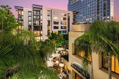 Avenue of the Arts Costa Mesa, a Tribute Portfolio Hotel