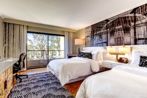 Sengetøy av topp kvalitet, dundyner, senger med overmadrass og minibar