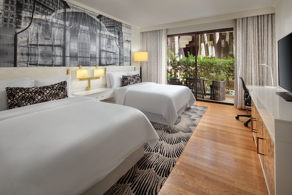 Kamer, 2 queensize bedden, balkon | Kameruitzicht