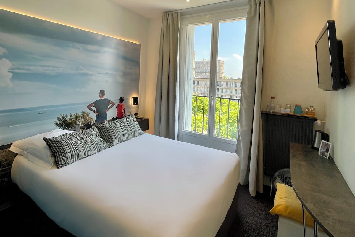 In-room safe, desk, iron/ironing board, free WiFi