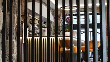 酒吧(店内)