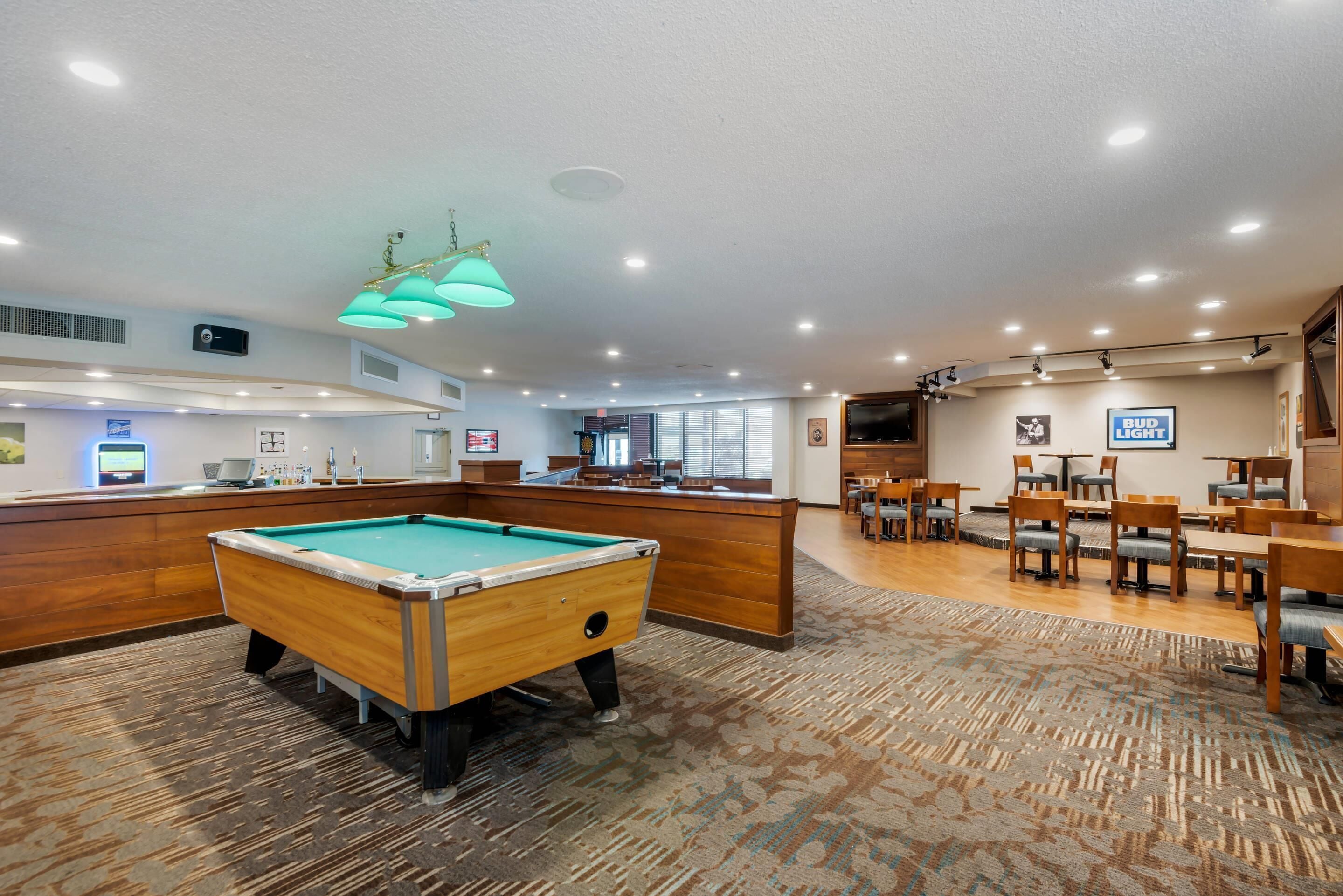 breakfast, lunch, dinner served; american cuisine