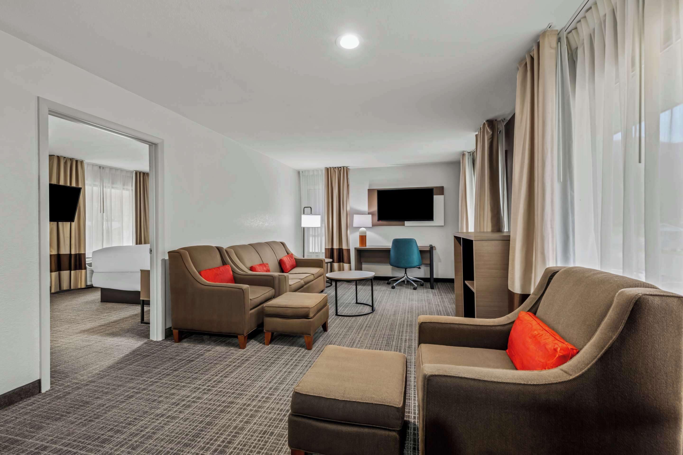 1 bedroom, premium bedding, desk, iron/ironing board