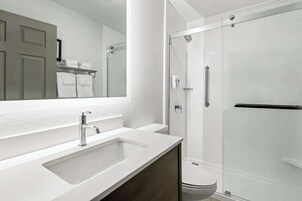1 quarto, roupas de cama premium, escrivaninha