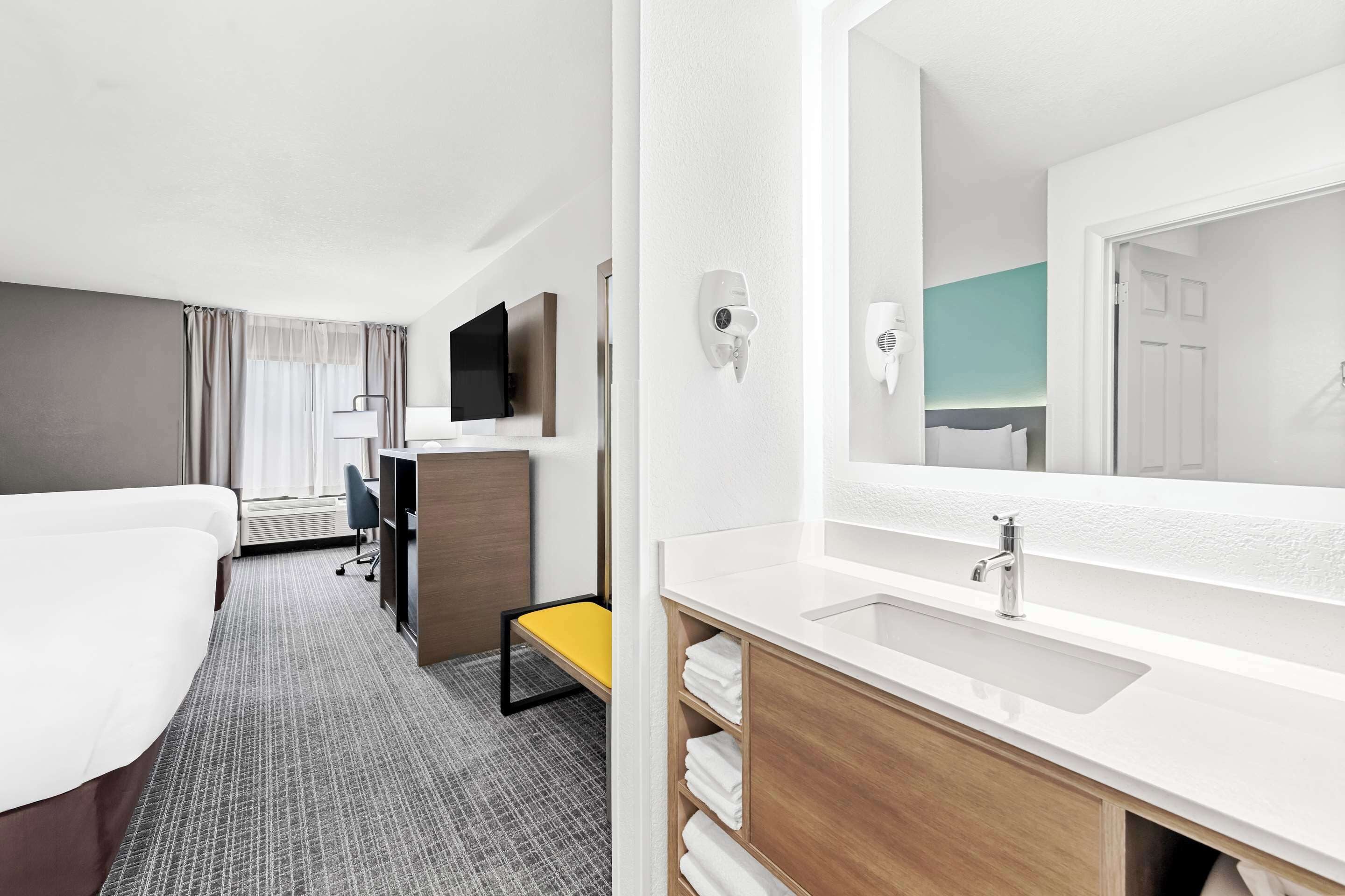 1 habitación, ropa de cama de alta calidad y escritorio 