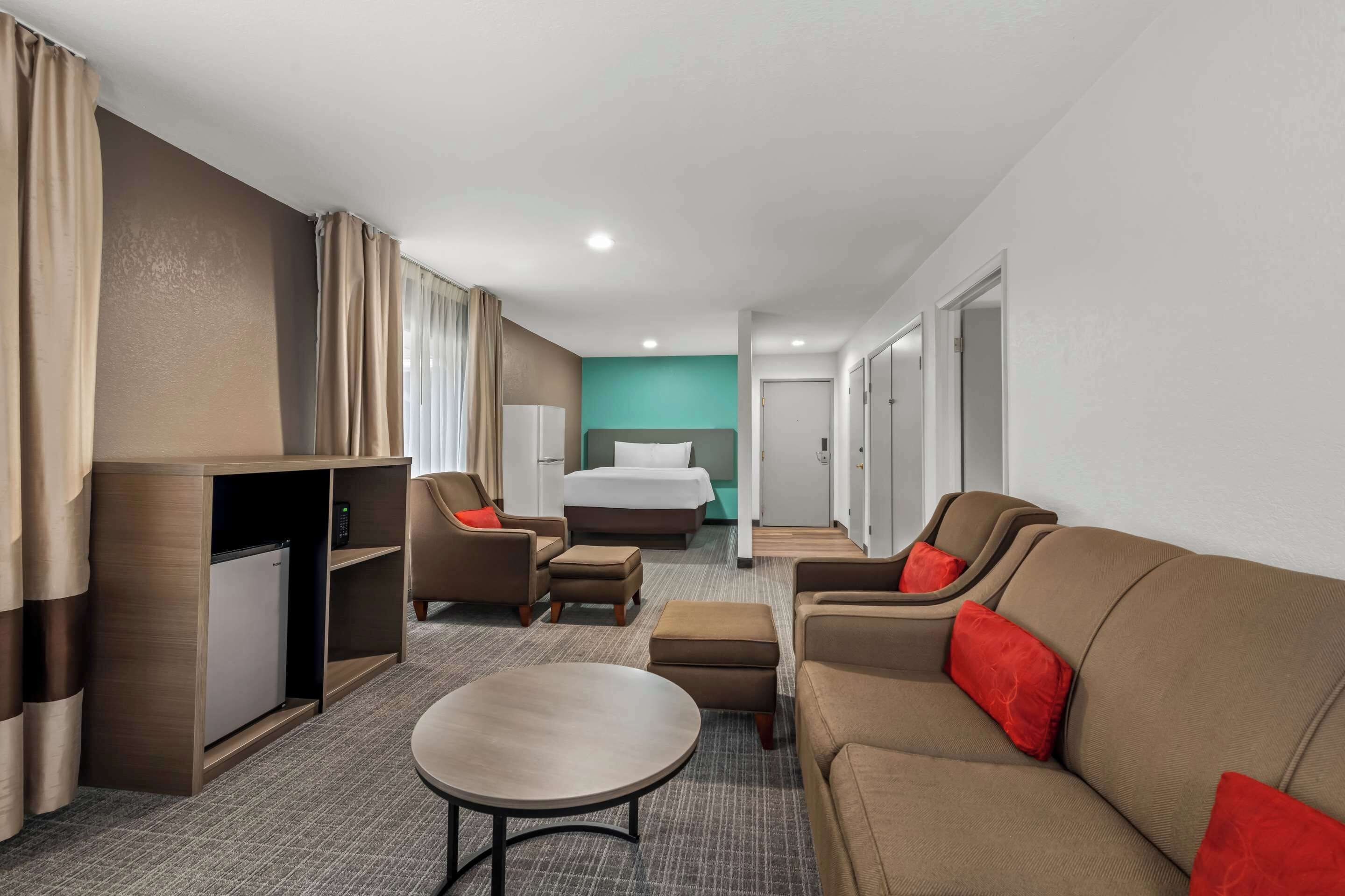 1 bedroom, premium bedding, desk, iron/ironing board