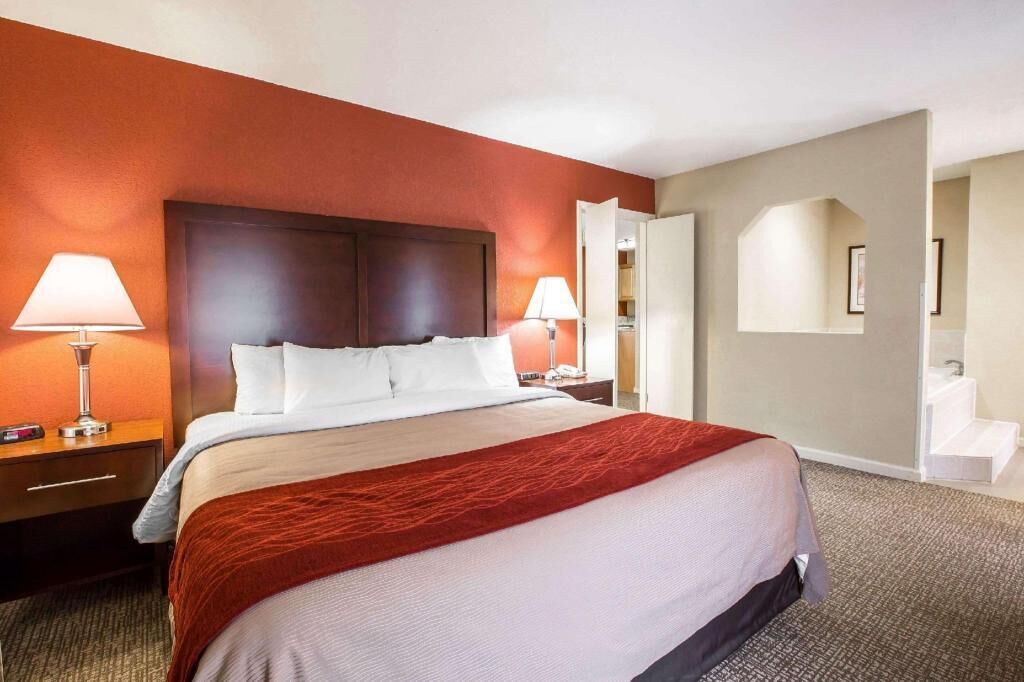 1 bedroom, premium bedding, desk, iron/ironing board