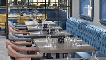 Petit déjeuner, déjeuner et dßner servis sur place