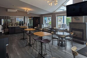 Free daily on-the-go breakfast - Quality Inn & Suites Northampton - Amherst (Northampton)