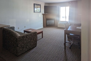 Desk, iron/ironing board, cots/infant beds, rollaway beds - Quality Inn & Suites Northampton - Amherst (Northampton)