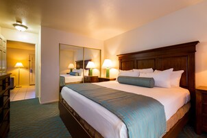 公寓式客房, 1 间卧室, 无烟房, 厨房 (1 Queen Bed & Sofa bed) | 1 多间卧室、熨斗/熨衣板、免费 WiFi、床单