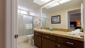 Condo, 1 Bedroom, Non Smoking, Kitchen (1 Queen Bed & Sofa bed) | Bathroom | Combined shower/tub, hair dryer, towels