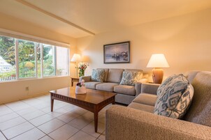 公寓式客房, 2 间卧室, 无烟房, 厨房 | 起居区 | 平板电视、DVD 播放器