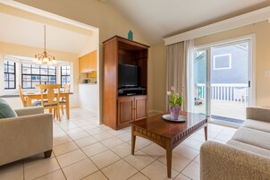 公寓式客房, 1 间卧室, 无烟房, 厨房 (1 Queen Bed & Sofa bed) | 起居区 | 平板电视、DVD 播放器