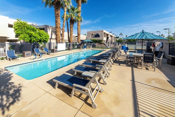 2 outdoor pools