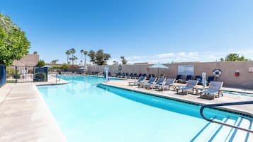 2 outdoor pools