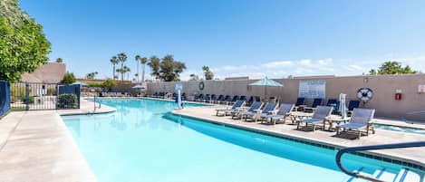 2 outdoor pools