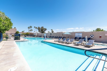 2 outdoor pools. Vista Mirage Resort
