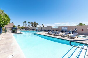 2 outdoor pools