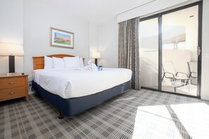 Condo, 2 Bedrooms, Kitchen | Iron/ironing board, free WiFi, bed sheets