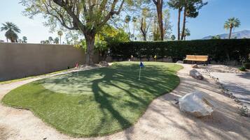 Mini-golf