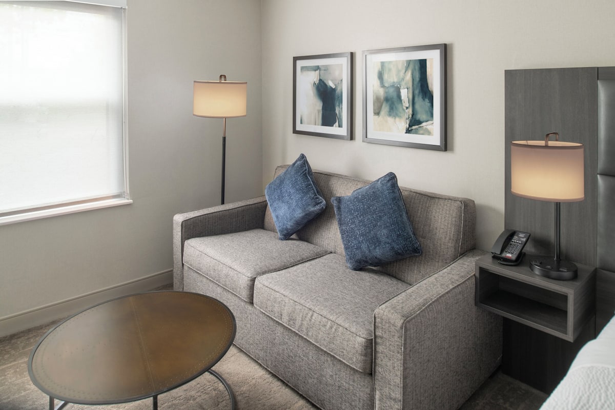 Standard Room, 1 King Bed with Sofa bed | Room amenity