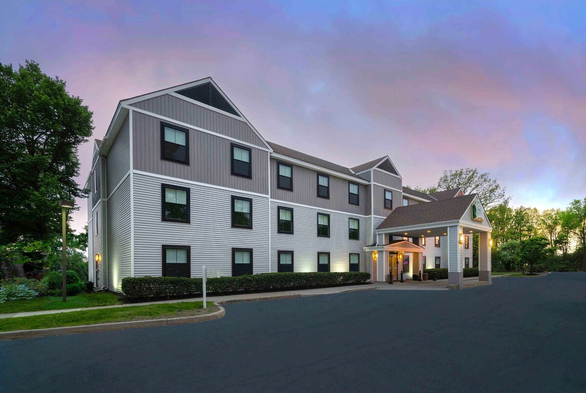 La Quinta Inn & Suites By Wyndham Burlington La Quinta Inn & Suites by Wyndham South Burlington Reviews, Deals