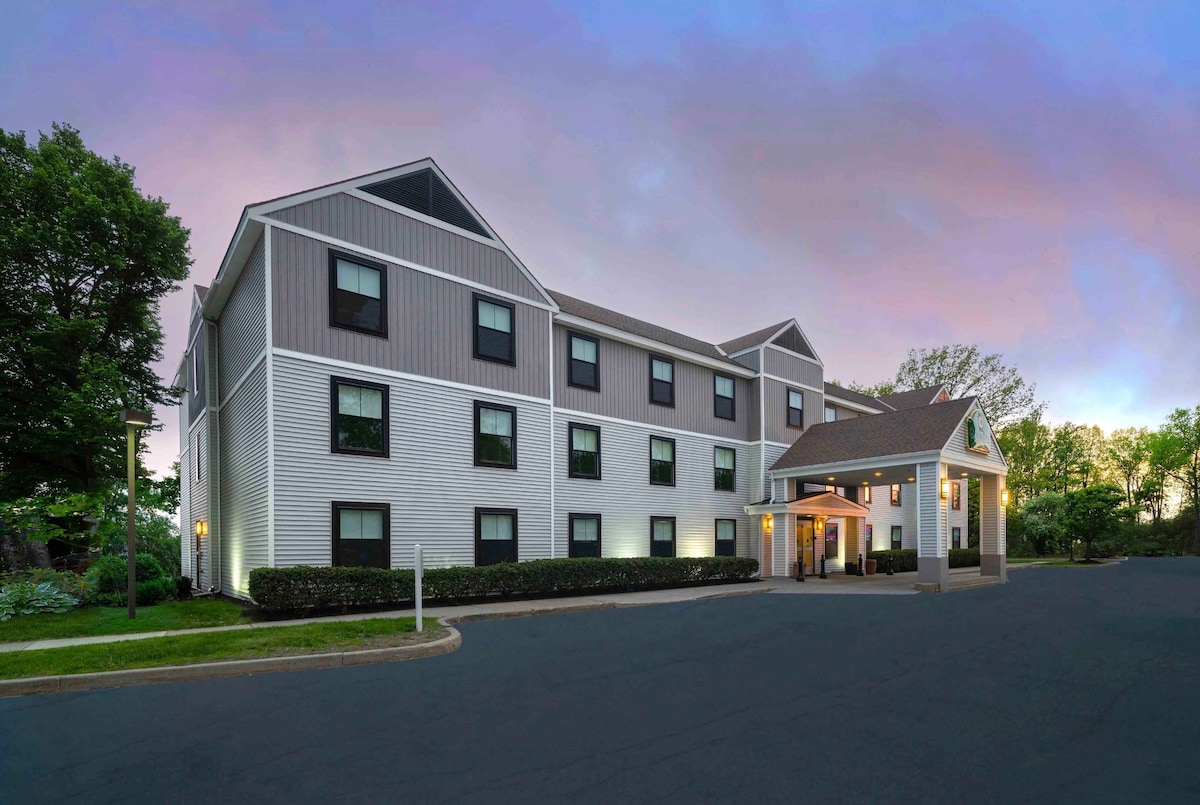 La Quinta Inn & Suites By Wyndham Burlington La Quinta Inn & Suites by Wyndham South Burlington Reviews, Deals