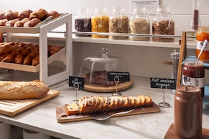 Tägliches Frühstücksbuffet gegen Gebühr