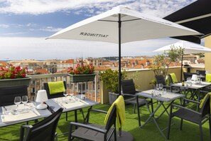 Se sirven desayunos, comidas, cenas y cocina mediterránea