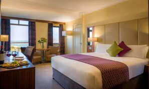 Egyptian cotton sheets, premium bedding, in-room safe, desk