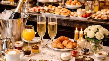 Frokostbuffé hver dag (EUR 24 per person)