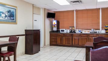 Free daily continental breakfast