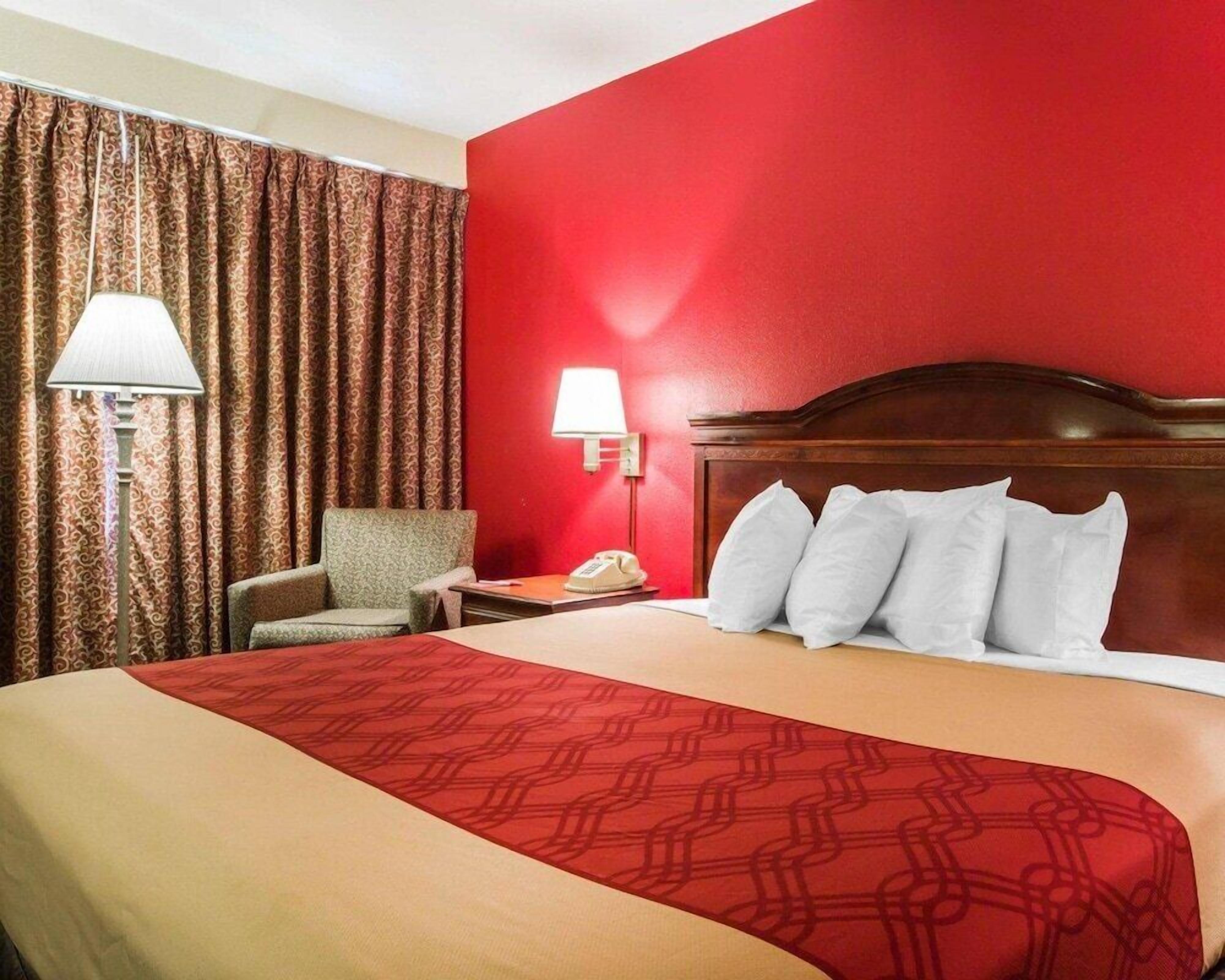 Escritorio, cunas gratuitas, wifi gratis y ropa de cama 